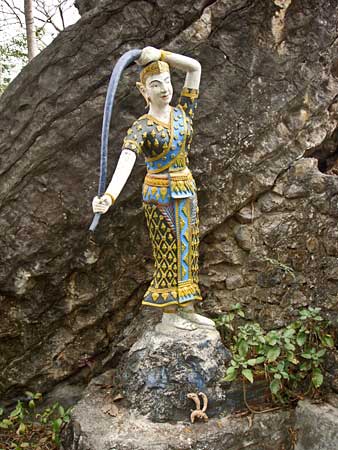 a copfját huzogató nő valami fontos személyiség lehet, mert nagyon sok van belőle