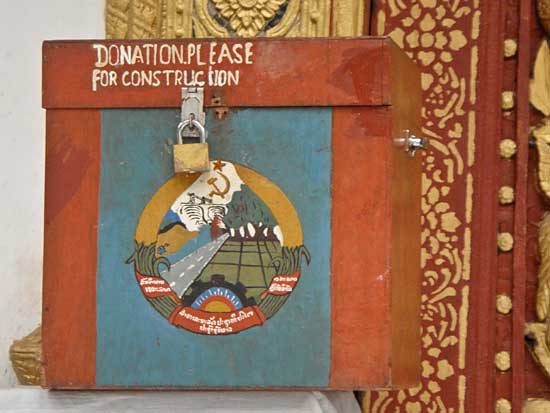 a kolostorban az édes kis komcsi címer alatt gyűjtik a támogatást!