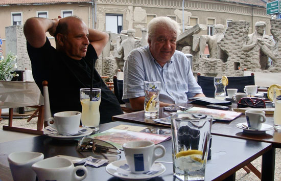 a kávé viszont remek Lavazza volt (Majtényi Laci, Radnóti Sándor)