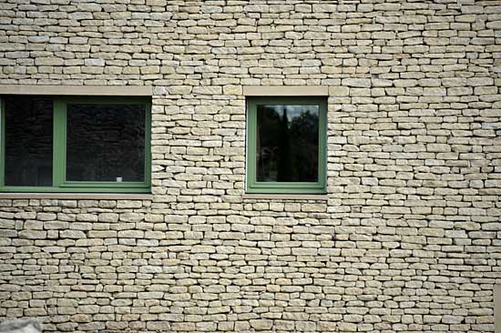 egy modern kórház fala (Nórának gyűjtögetek szép falakat)