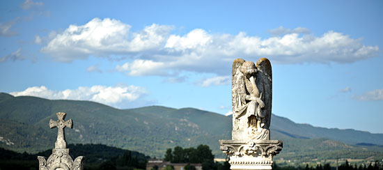 Lauris falu temetője