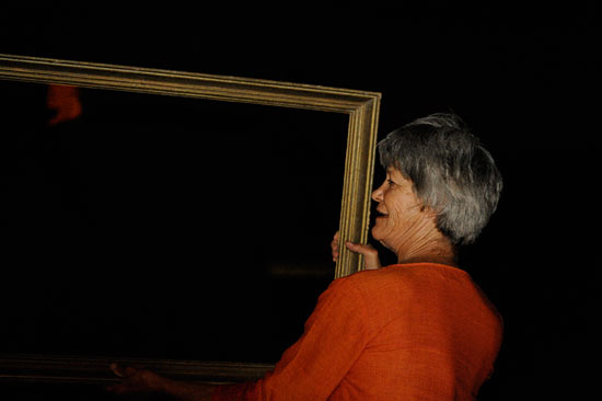 egy vidám estén Vojnich Széchy Zsuzsával az éjjeli tájat komponálja a teraszon