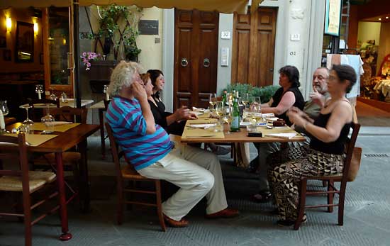 sietős vacsora (a meccs előtt) San Casciano-ban (fotó: Dés L.)